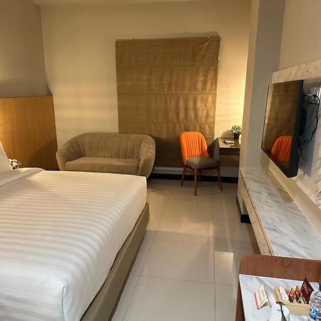 D'Primahotel Jemursari Surabaya Bagian luar foto