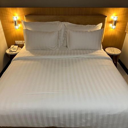 D'Primahotel Jemursari Surabaya Bagian luar foto