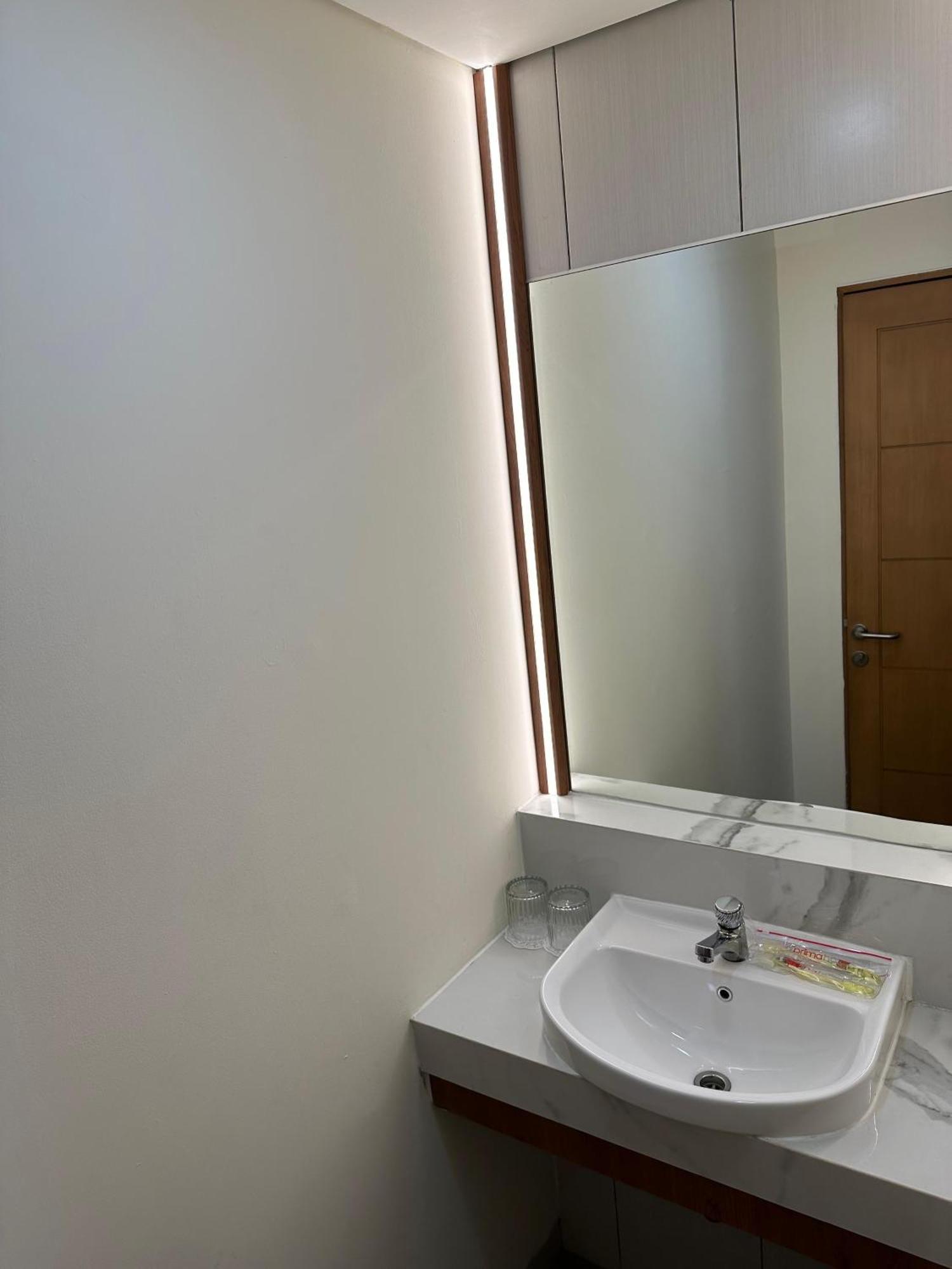 D'Primahotel Jemursari Surabaya Bagian luar foto