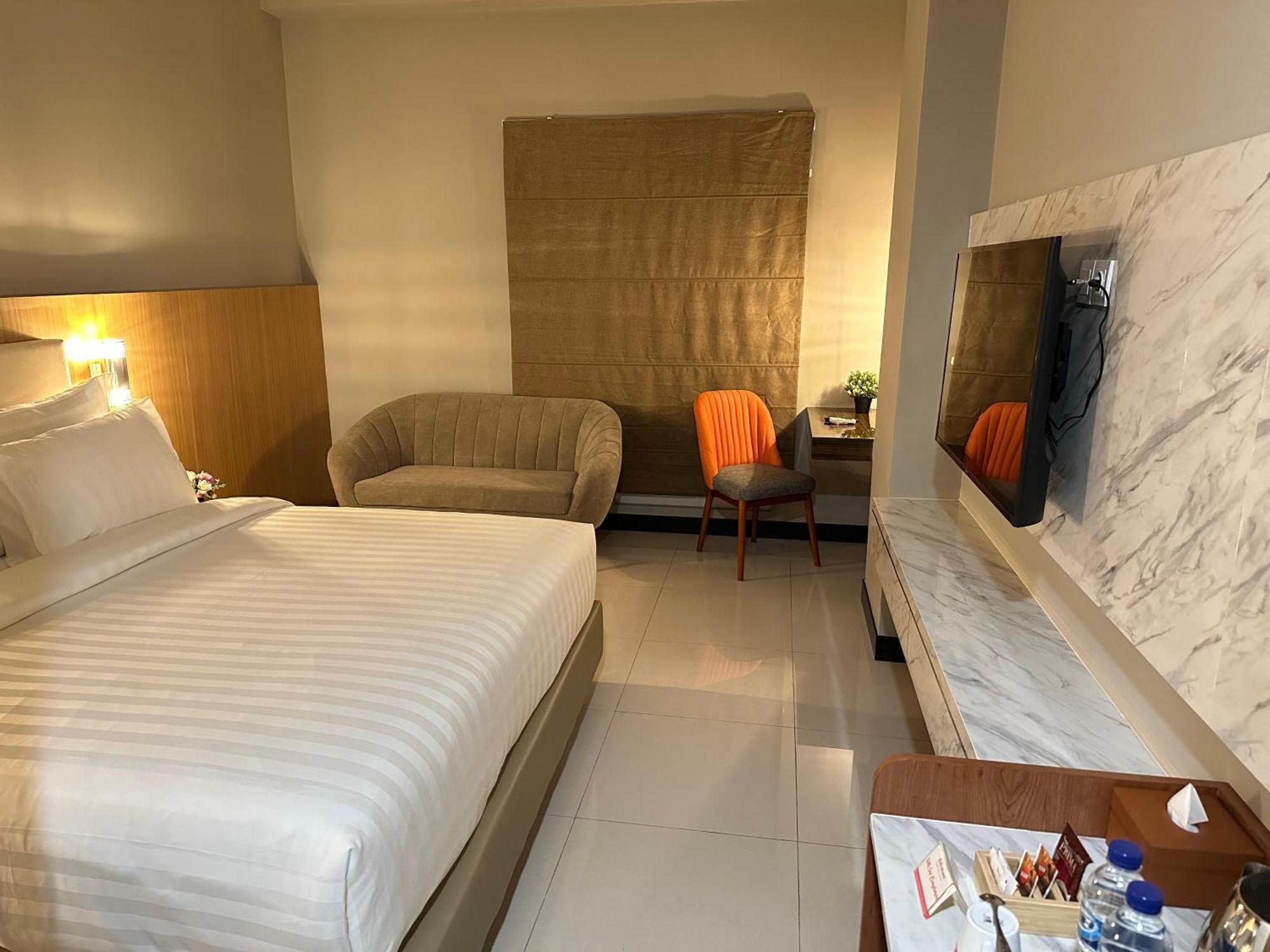 D'Primahotel Jemursari Surabaya Bagian luar foto