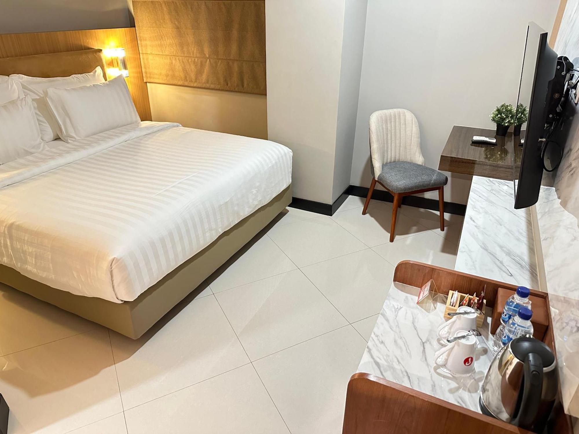 D'Primahotel Jemursari Surabaya Bagian luar foto