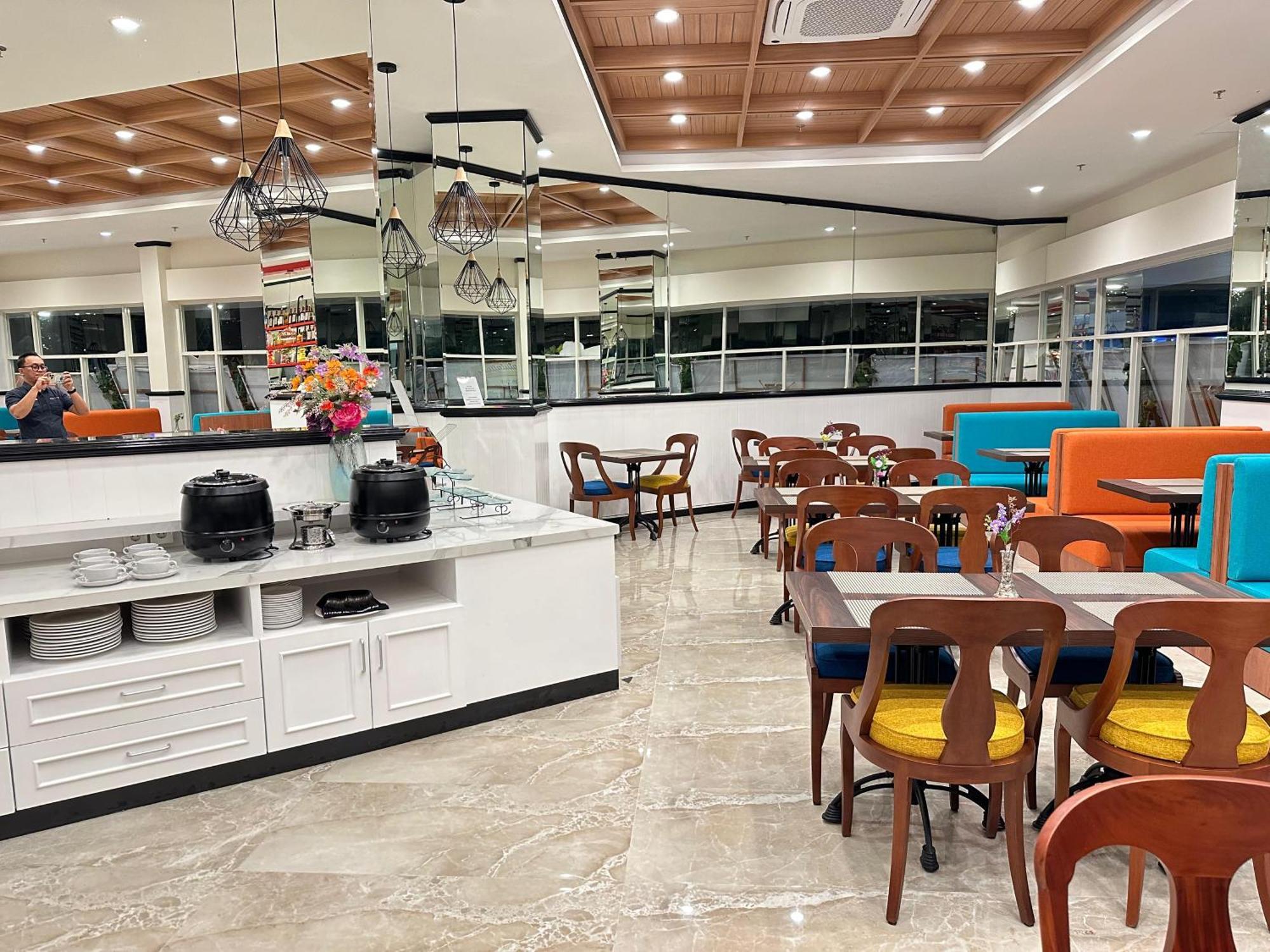D'Primahotel Jemursari Surabaya Bagian luar foto