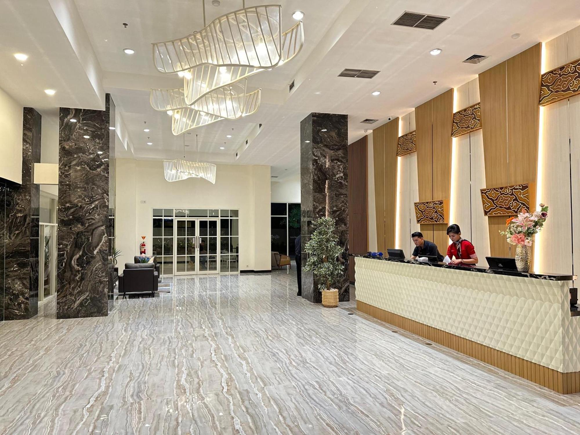 D'Primahotel Jemursari Surabaya Bagian luar foto